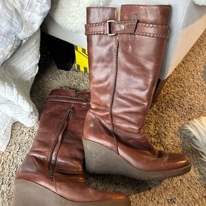 Gently wore Ugg boots- Rare!  In great condition!